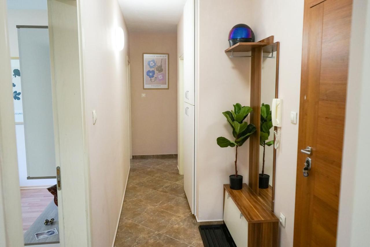 Comfortable 2Br Urban Getaway In City Center 普罗夫迪夫 外观 照片