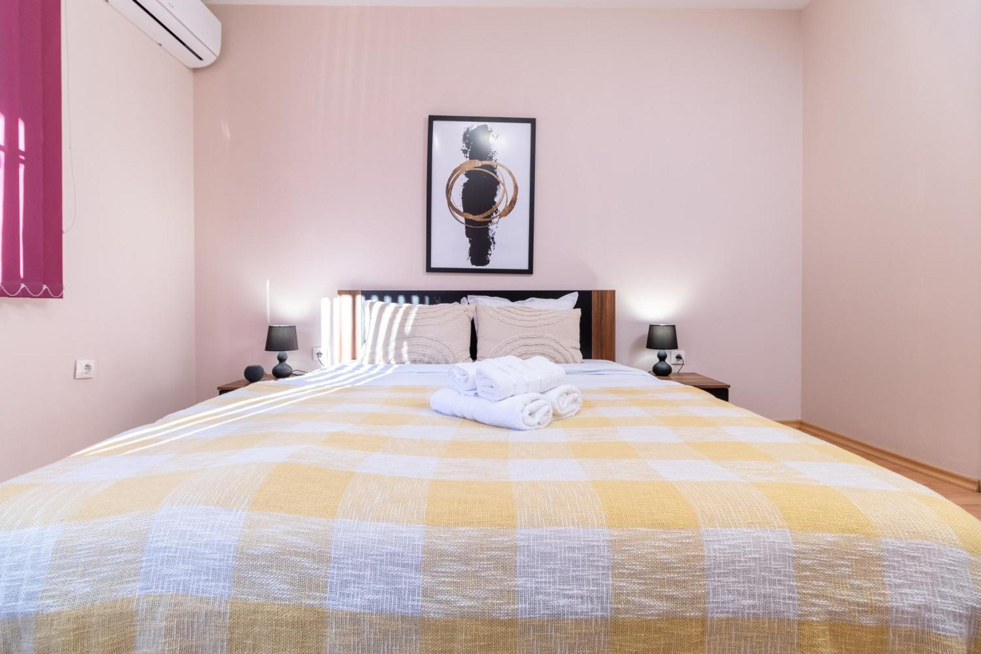 Comfortable 2Br Urban Getaway In City Center 普罗夫迪夫 外观 照片