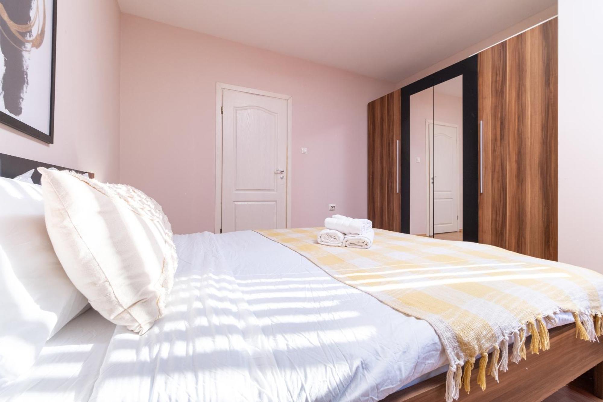 Comfortable 2Br Urban Getaway In City Center 普罗夫迪夫 外观 照片